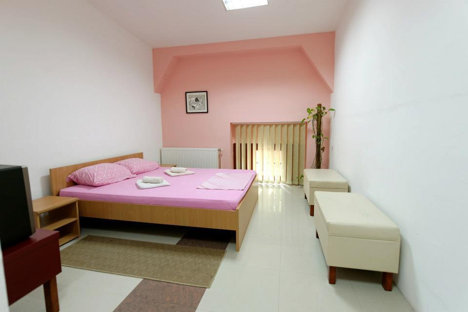 Kikinda Hostel Paparazzo & Apartmens חדר תמונה