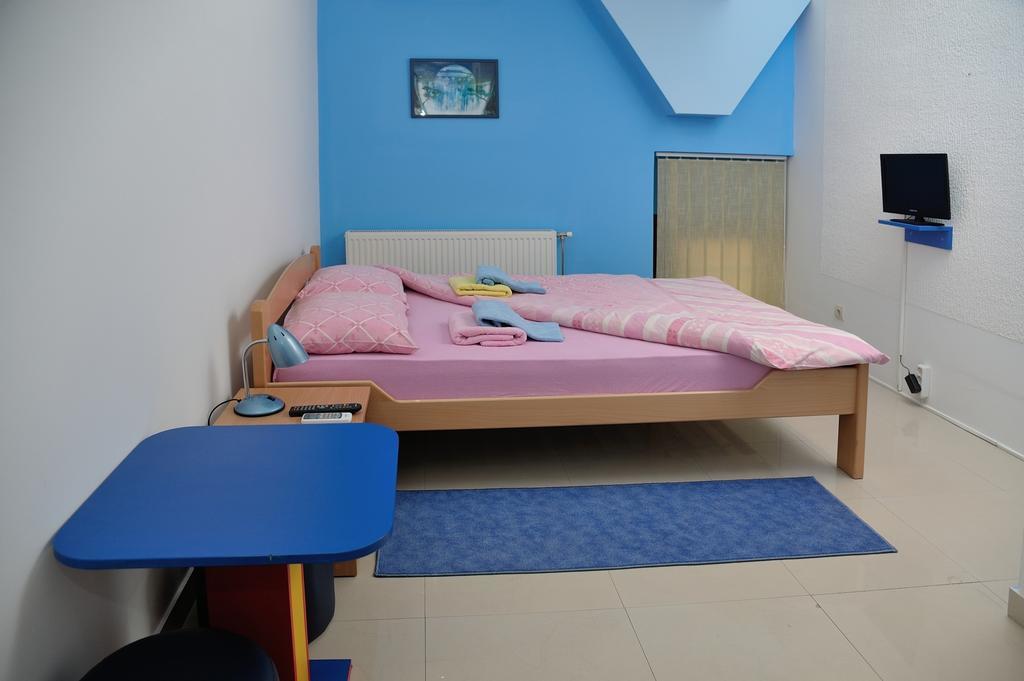 Kikinda Hostel Paparazzo & Apartmens חדר תמונה