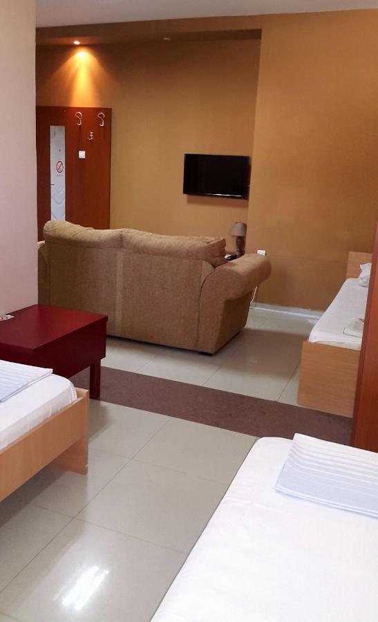 Kikinda Hostel Paparazzo & Apartmens מראה חיצוני תמונה